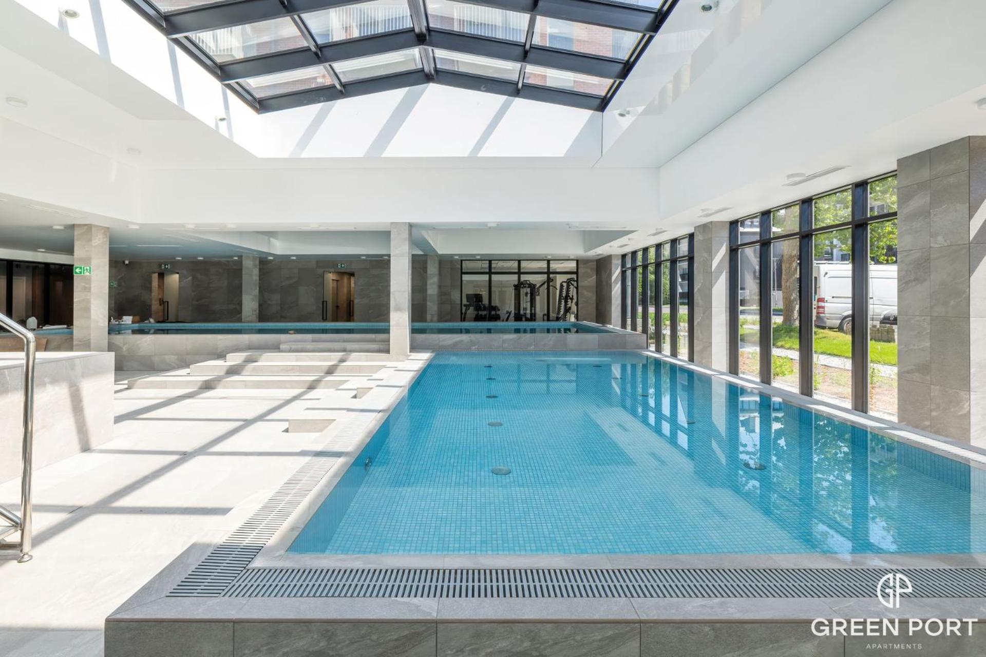 420 Port Basen & Jacuzzi Apartament